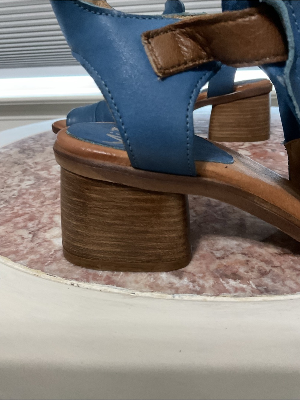 Miz Mooz Women’s Blue Leather Block Heel Sandals. Size 39 (8 1/2) - Picture 4 of 6